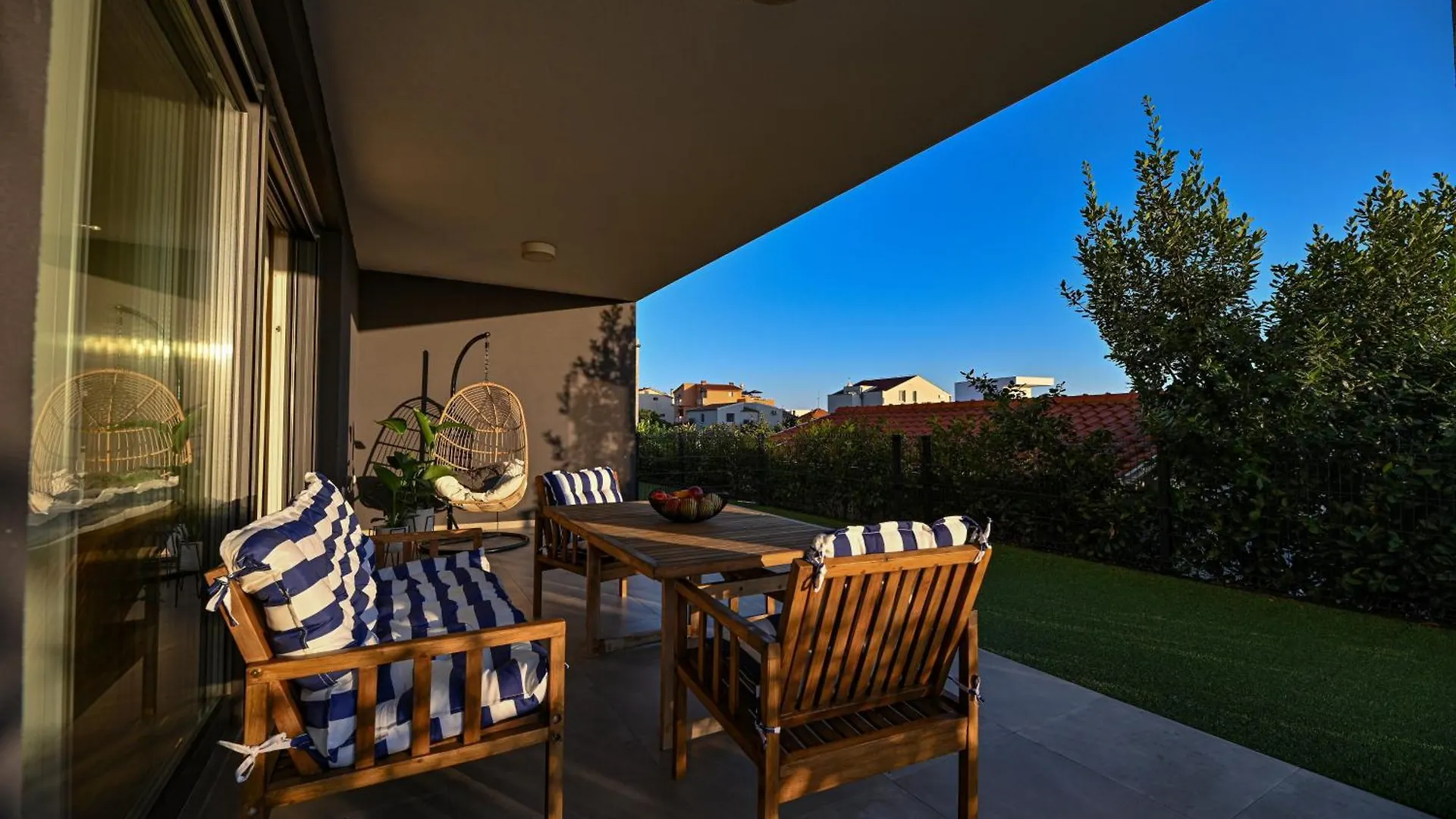 Sea Whisper Apartment Zara