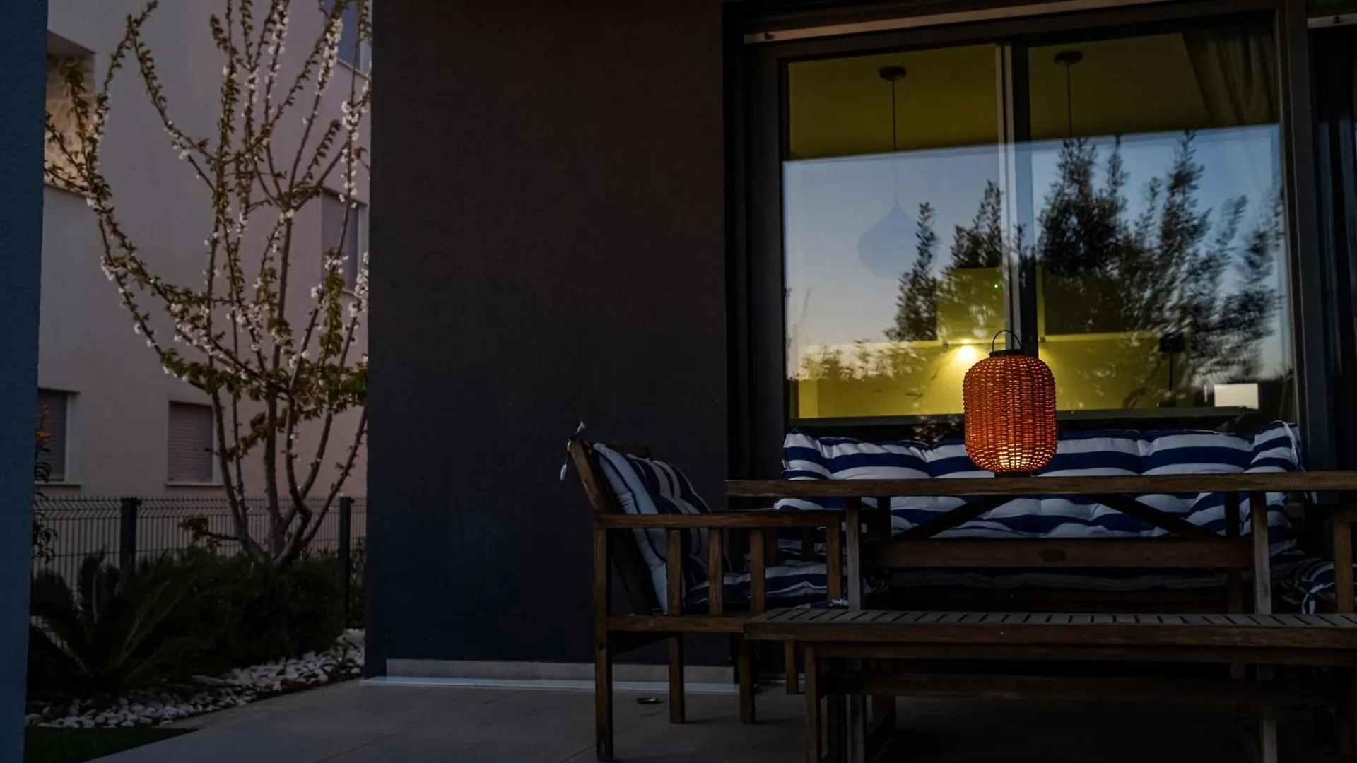 Sea Whisper Apartment Zara
